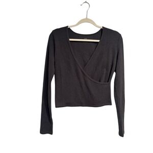 Aerie charcoal gray/‎ black waffle
Knit long sleeve wrap top